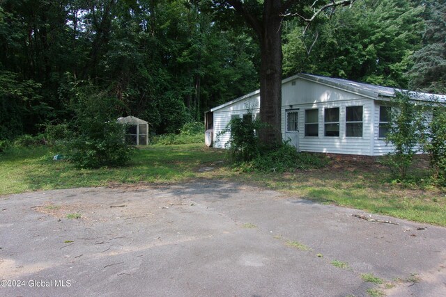 view of home's exterior