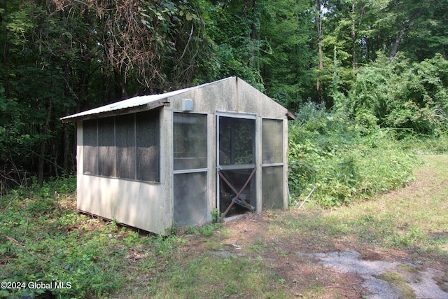 view of outbuilding