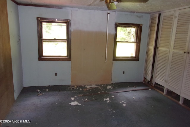 unfurnished bedroom featuring ceiling fan