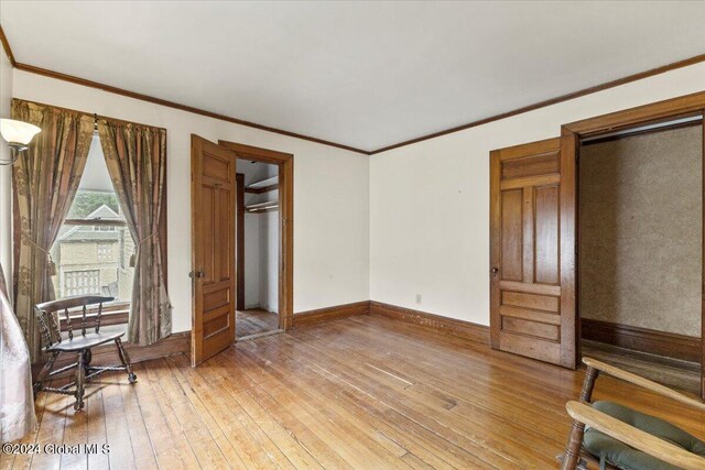 unfurnished bedroom featuring light hardwood / wood-style floors and a closet