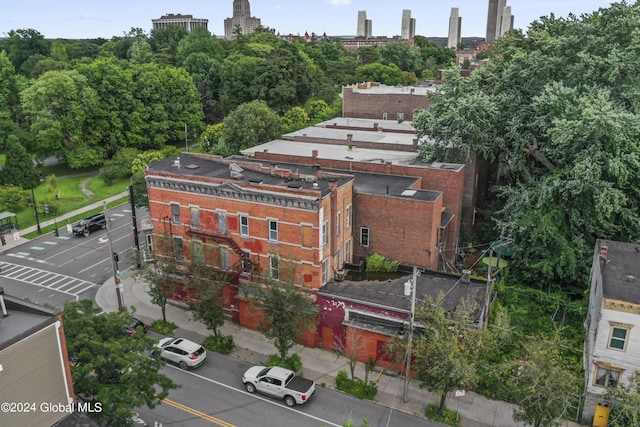 drone / aerial view with a view of city