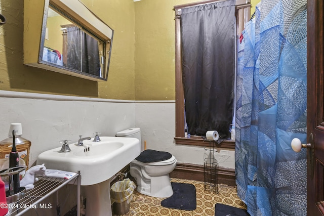 full bathroom with tile patterned flooring and toilet