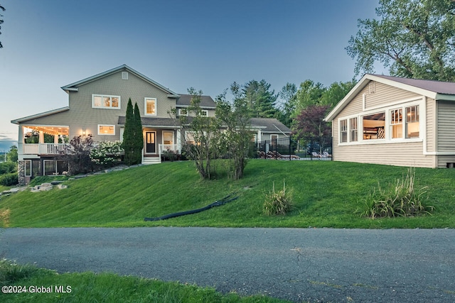 view of front facade with a front lawn