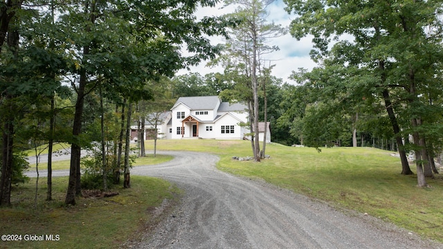 view of front facade with a front lawn