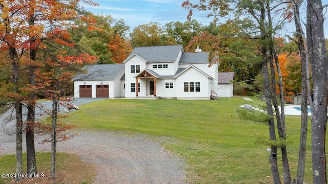 view of front of house featuring a front lawn and a garage