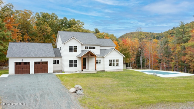 view of front facade featuring a garage and a front lawn