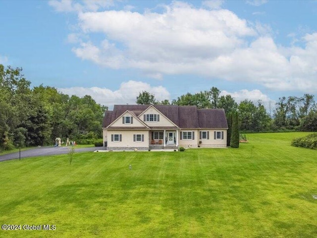 cape cod-style house featuring a front yard