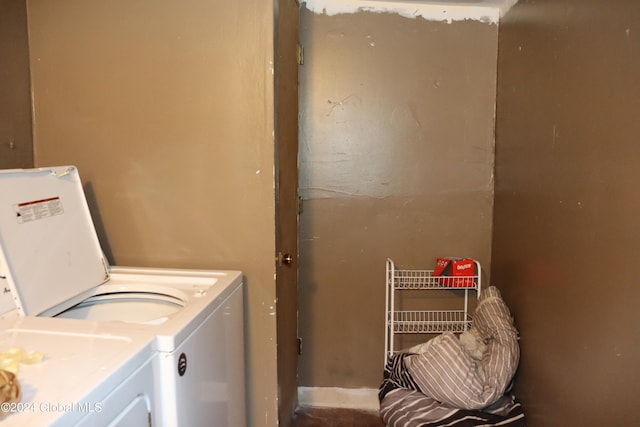 laundry room with independent washer and dryer