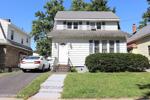 view of front of house with a front lawn