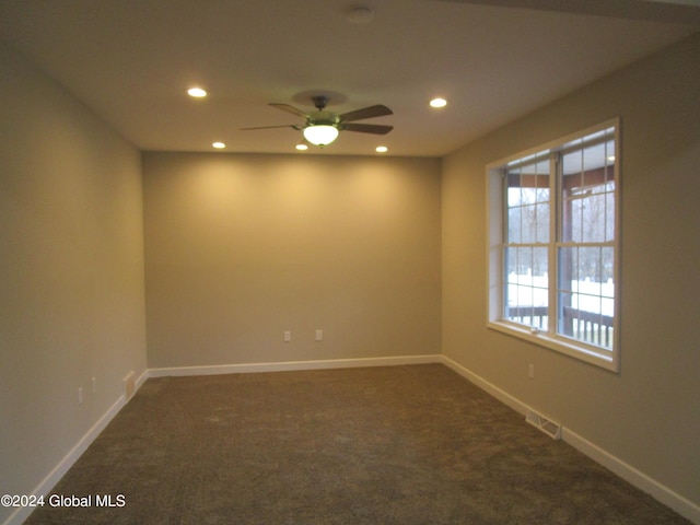 carpeted empty room featuring ceiling fan