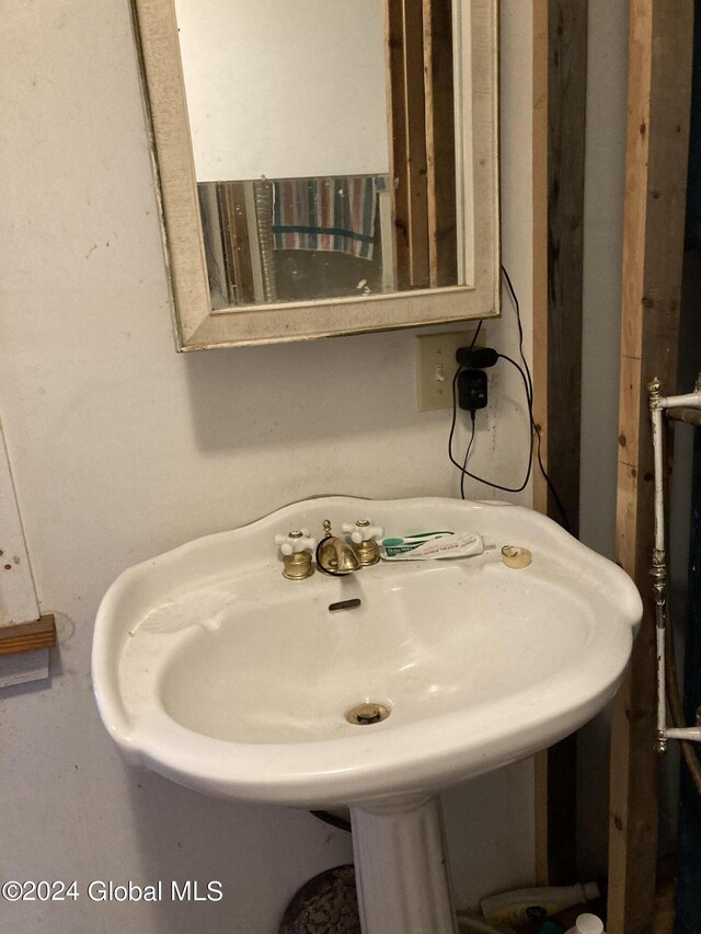 bathroom with sink