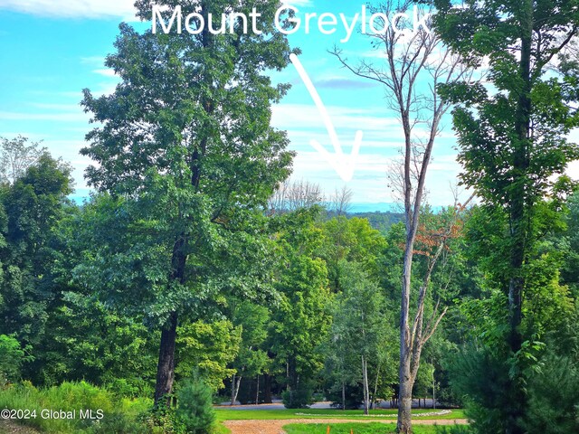 1095 W Mountain Rd, Queensbury, NY 12804