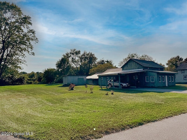 view of yard featuring a carport