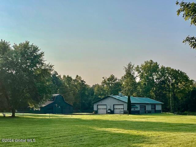 view of yard featuring a garage