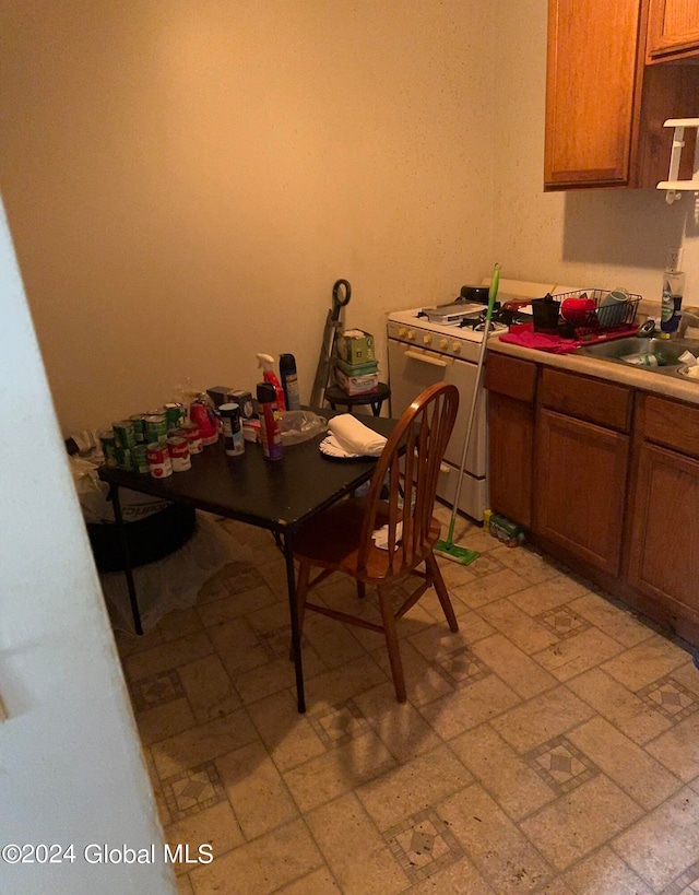 kitchen with sink and white gas range oven