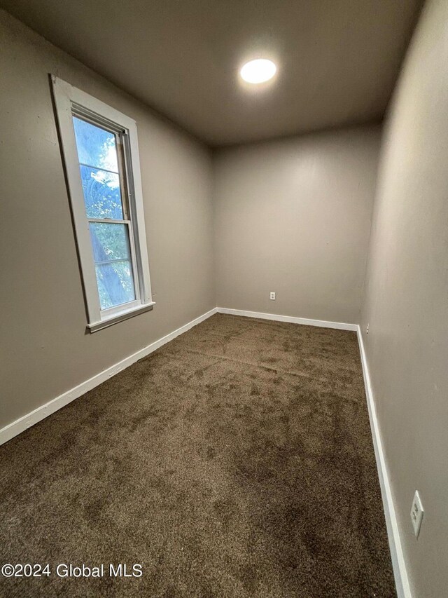 unfurnished room featuring carpet flooring