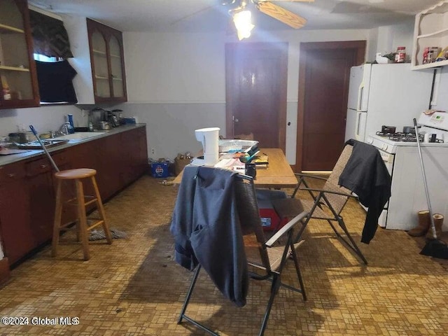 dining area with ceiling fan