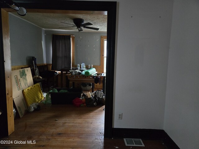 dining area featuring hardwood / wood-style floors, ceiling fan, and a textured ceiling