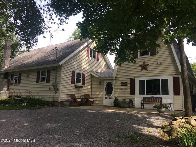 view of front of property featuring a patio