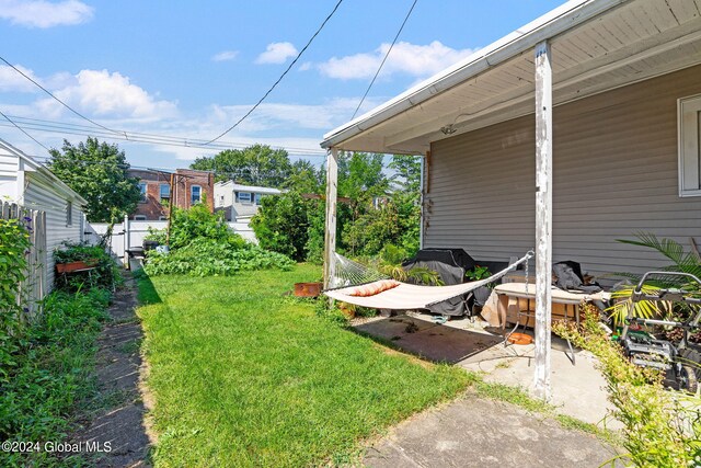 view of yard with a patio