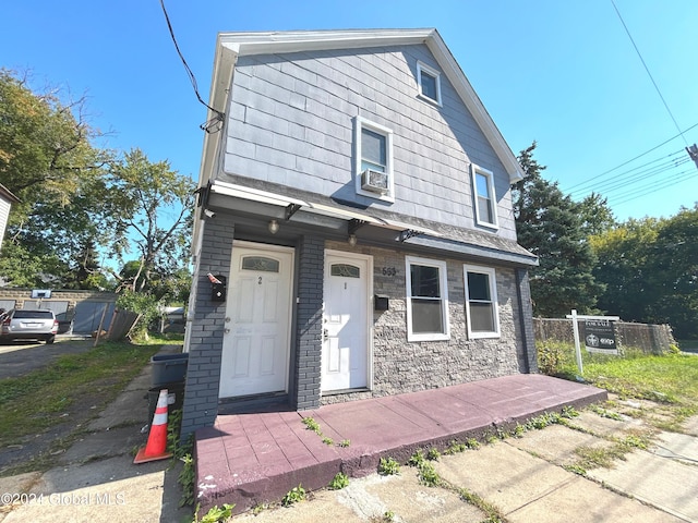 view of front of property