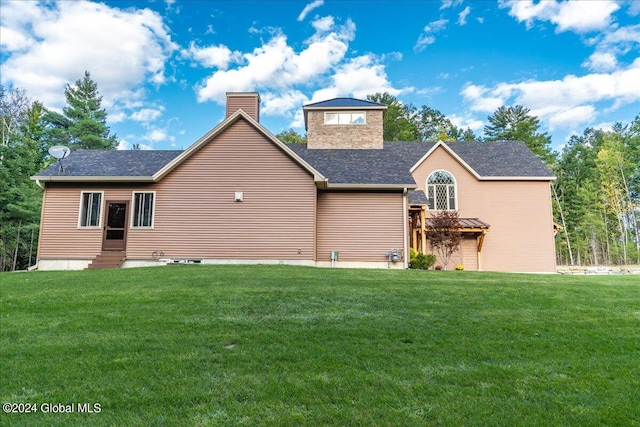 back of house featuring a yard