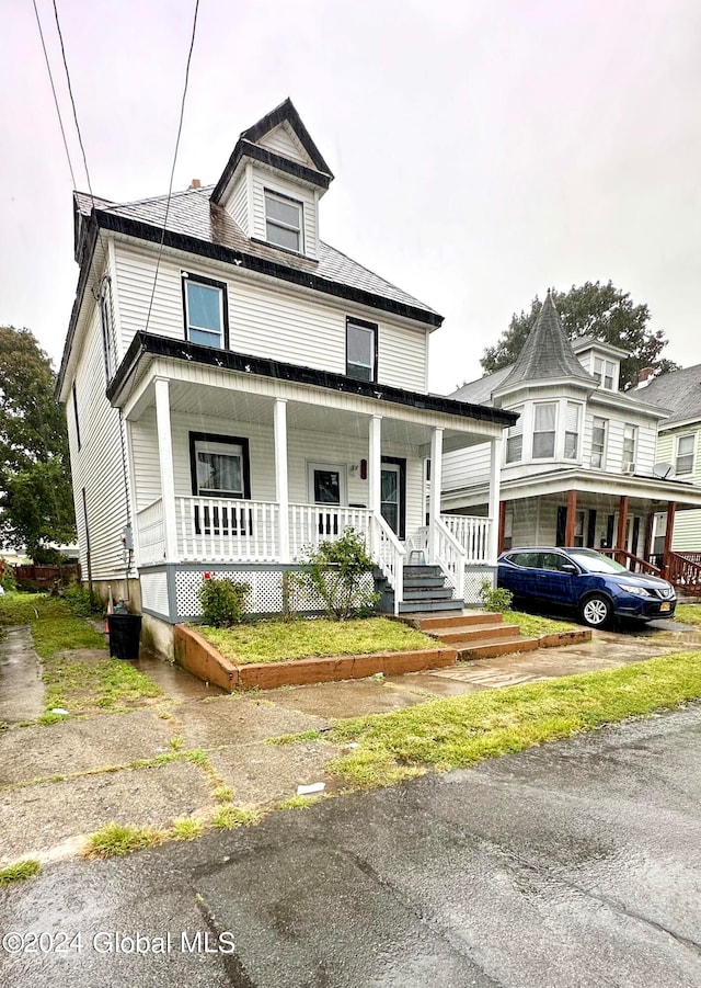 view of front of house with covered porch