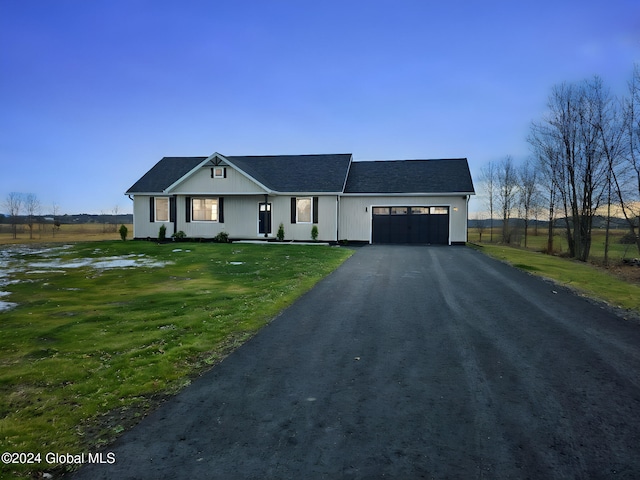 view of front facade featuring a garage and a front lawn