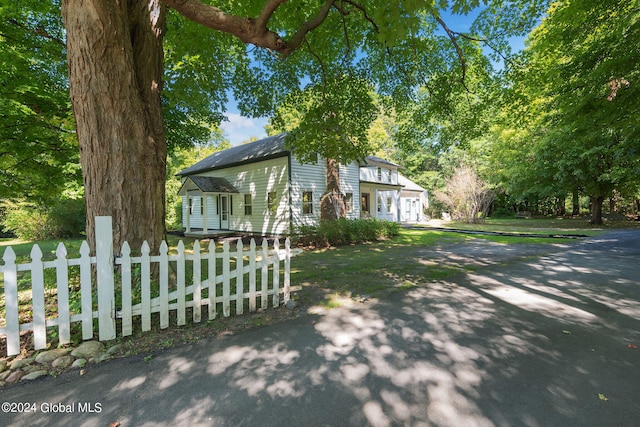 view of front of property