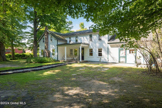 view of front of property with a front lawn