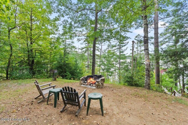 view of yard featuring a fire pit