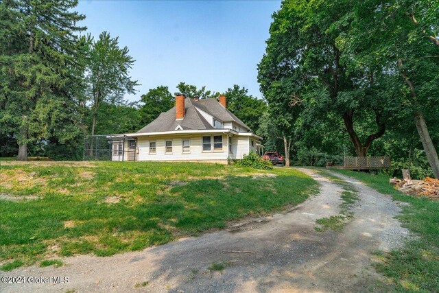 view of front of house with a front yard