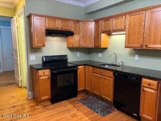 kitchen with black appliances, sink, light wood-type flooring, and ornamental molding