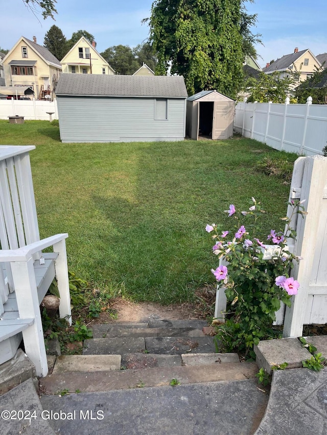 view of yard with a storage unit