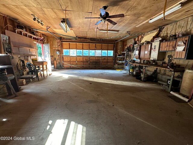 garage featuring ceiling fan