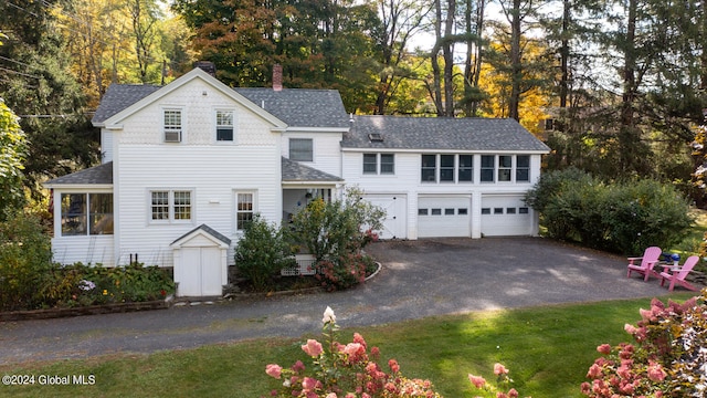 view of front facade featuring a garage