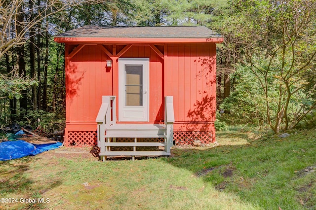 view of outbuilding featuring a lawn