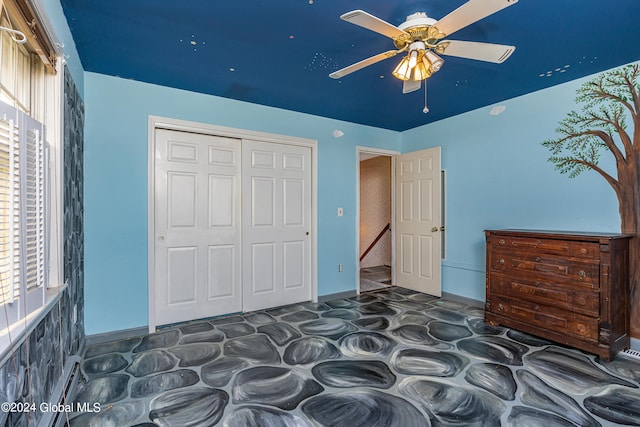 bedroom featuring ceiling fan and a closet