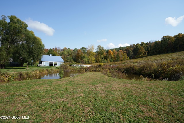 view of yard featuring a water view