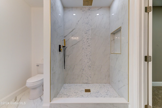 bathroom featuring tiled shower and toilet