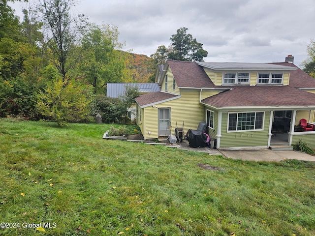 view of front of house featuring a front yard and a patio area