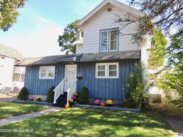 view of property featuring a front lawn