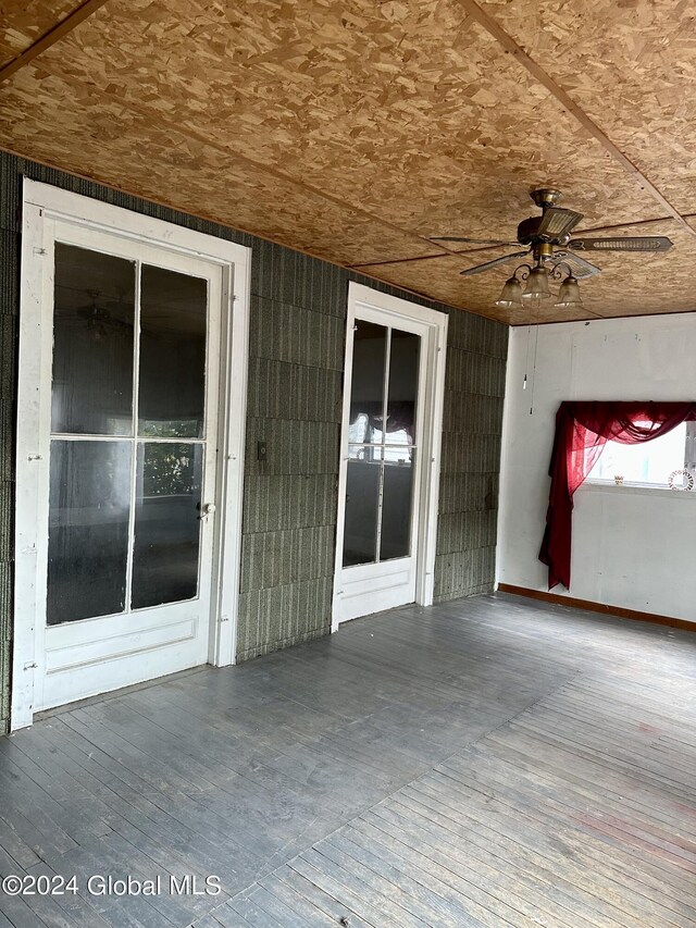 view of patio featuring ceiling fan