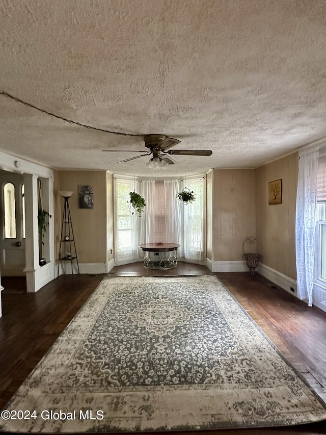 entrance foyer with a textured ceiling, dark hardwood / wood-style floors, and ceiling fan