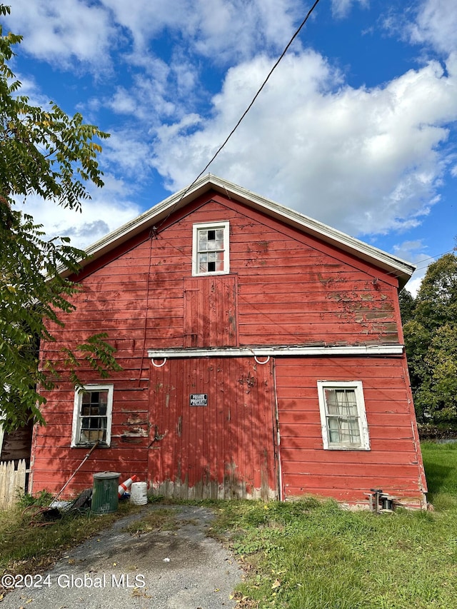 view of home's exterior