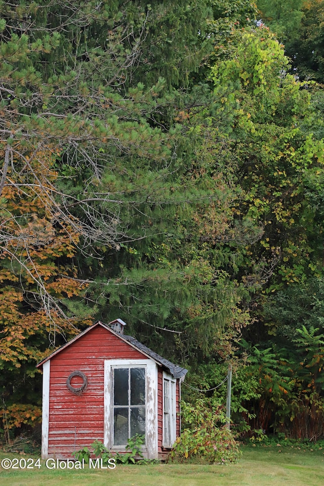 view of outbuilding