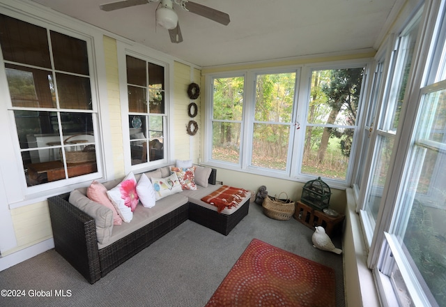 sunroom with ceiling fan