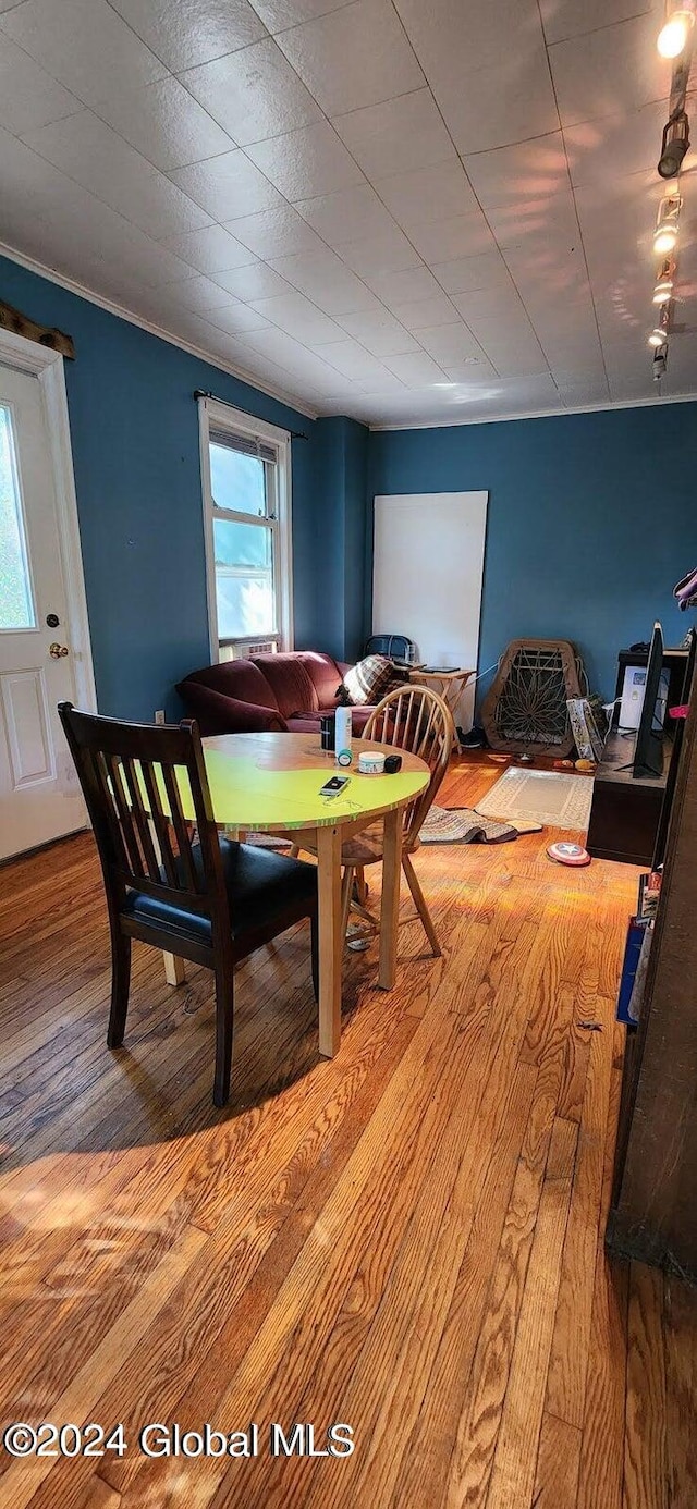 dining room featuring light hardwood / wood-style flooring and ornamental molding