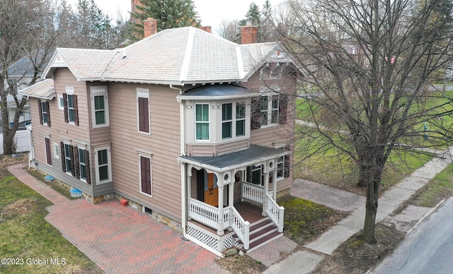 view of front facade with a porch