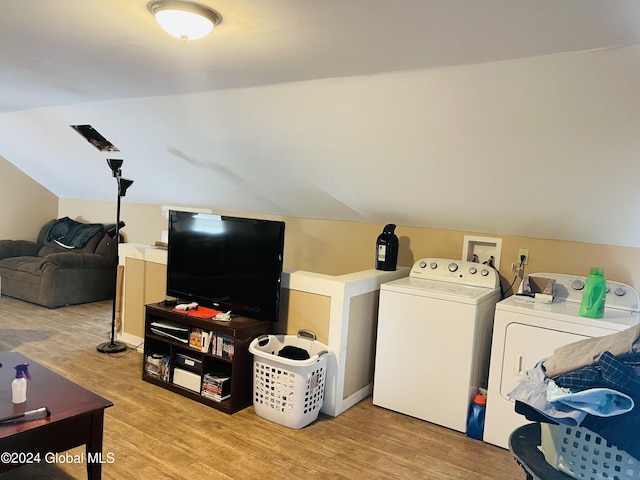 laundry room featuring light wood-type flooring and independent washer and dryer